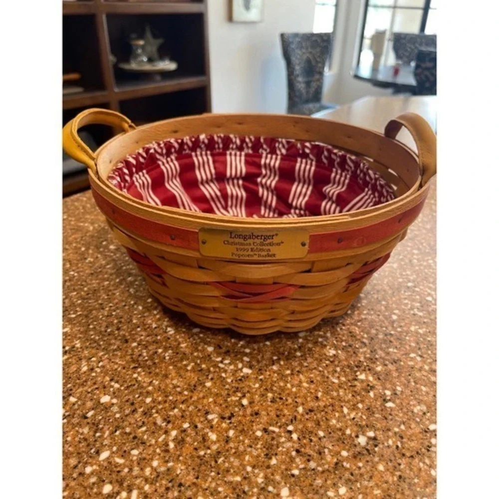 Longaberger Christmas collection popcorn basket with liner 1999 edition